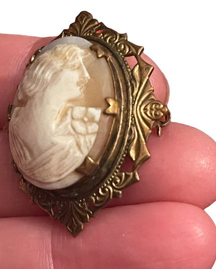 Vintage Y Gold filled Shell Cameo brooch ornate etched frame