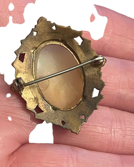 Vintage Y Gold filled Shell Cameo brooch ornate etched frame