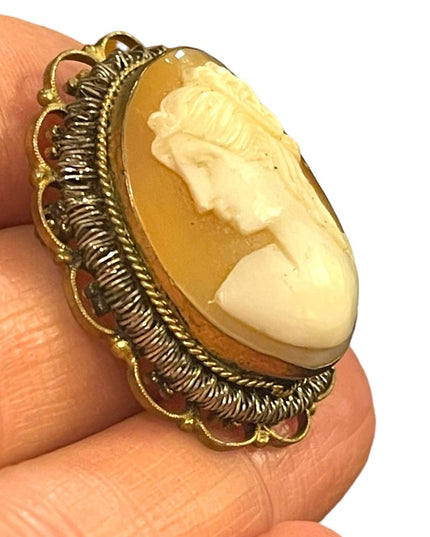 Vintagw 1960s Gold wash rolled wire work edge shell cameo brooch pendant