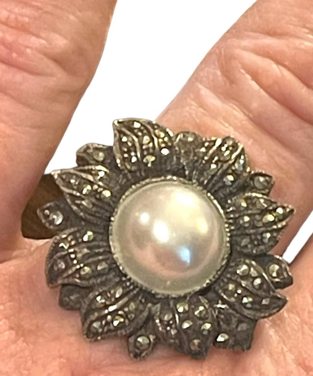 Vintage large Fresh water pearl FLOWER  Marcasite sterling silver 925 ring