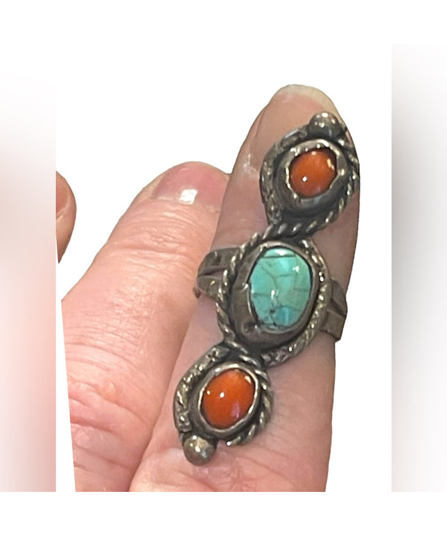Vintage southwestern handmade Navajo style turquoise & coral oblong fancy ring