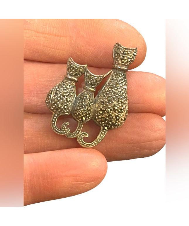 Vintage Sterling silver fancy marcasite triple kitty cat brooch
