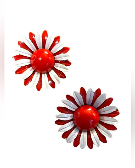 Lovely Vintage red and white daisey flower metal Clip on earrings