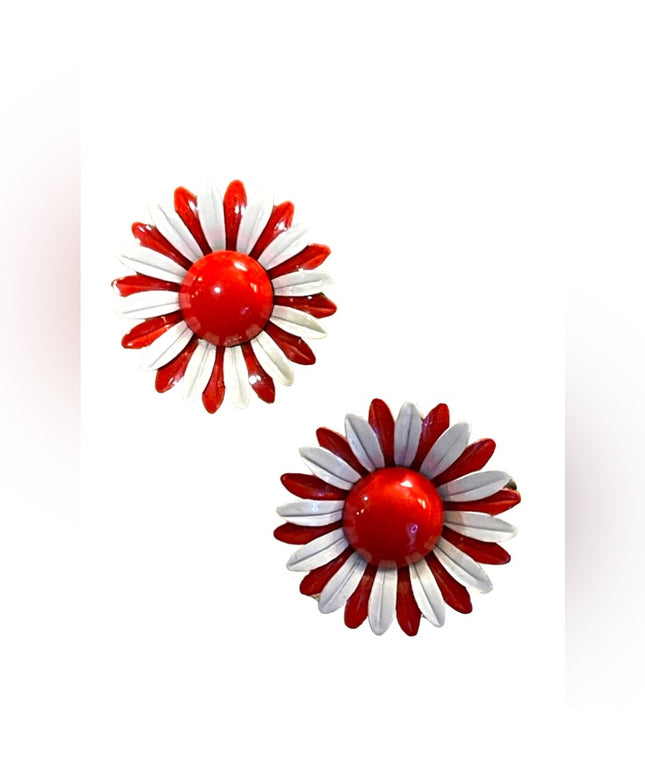 Lovely Vintage red and white daisey flower metal Clip on earrings