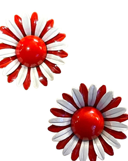 Lovely Vintage red and white daisey flower metal Clip on earrings