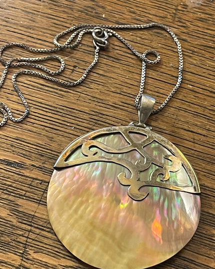 Large Sterling silver fancy MOP disk pendant & 16” Sterking necklace