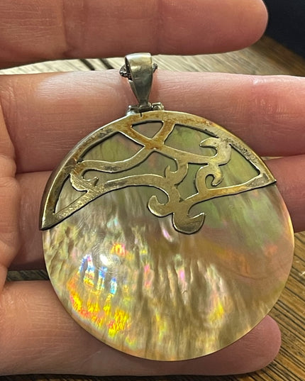 Large Sterling silver fancy MOP disk pendant & 16” Sterking necklace