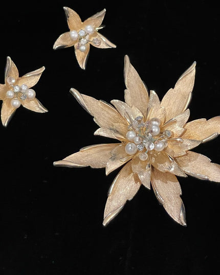 Vintage gold brushed  finish 1960s Large flower starburst brooch & earrings