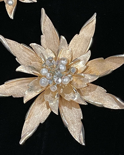 Vintage gold brushed  finish 1960s Large flower starburst brooch & earrings