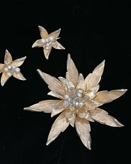 Vintage gold brushed  finish 1960s Large flower starburst brooch & earrings
