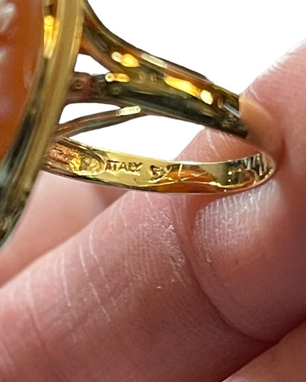 14k gold Italy large Carved cameo shell ring