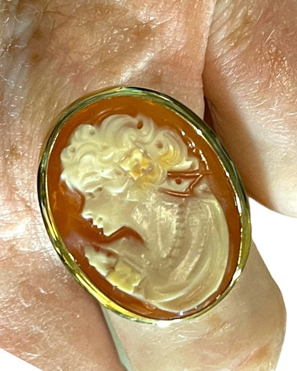 14k gold Italy large Carved cameo shell ring