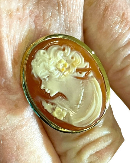 14k gold Italy large Carved cameo shell ring
