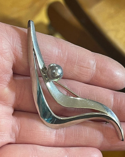 Sigi Pineda Modernist Sterling Silver & Pearl Brooch Renown
Tasco/Taxco Mexico