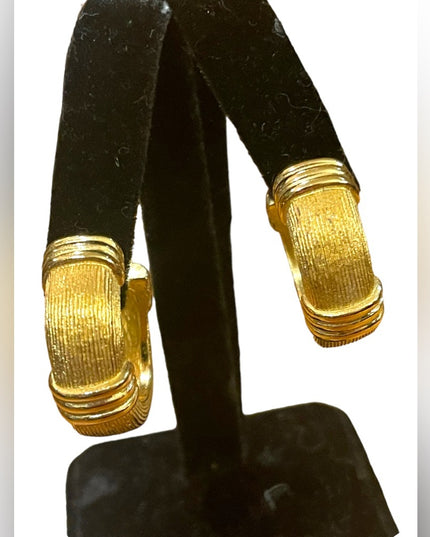 Stunning gold plt CHRISTIAN DIOR Paris France runway hoop earrings AUTHENTIC