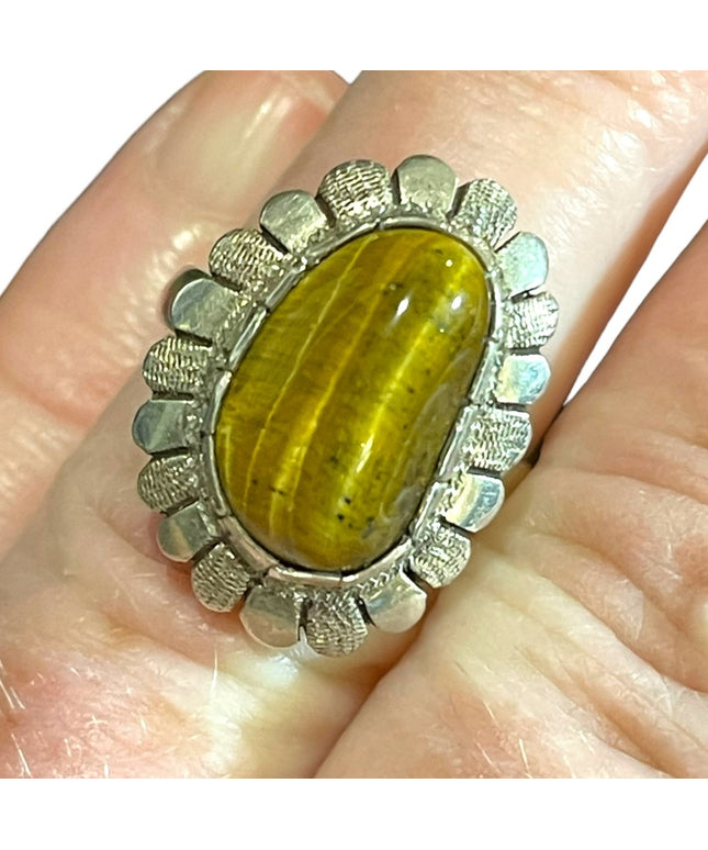 Vintage 1950s Southwestern Native Sterling silver 925 Tiger eye ornate ring