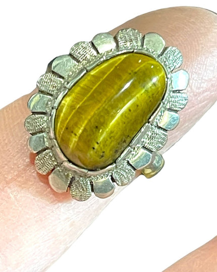 Vintage 1950s Southwestern Native Sterling silver 925 Tiger eye ornate ring
