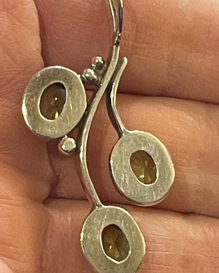 Stunning sterling silver 925 Peridot Southwestern Leaf pendant necklace