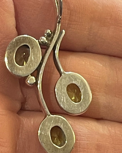 Stunning sterling silver 925 Peridot Southwestern Leaf pendant necklace