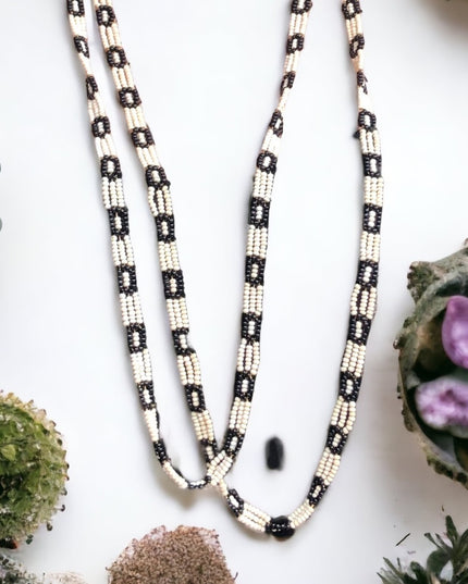 Vintage 64” Indian sead bead necklace black white