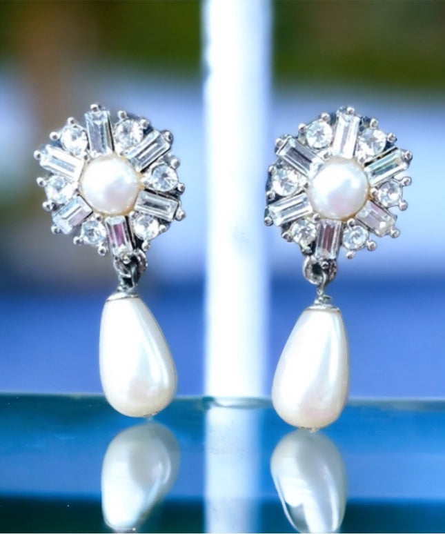 Vintage New faux pearl & rhinestone dangle earring