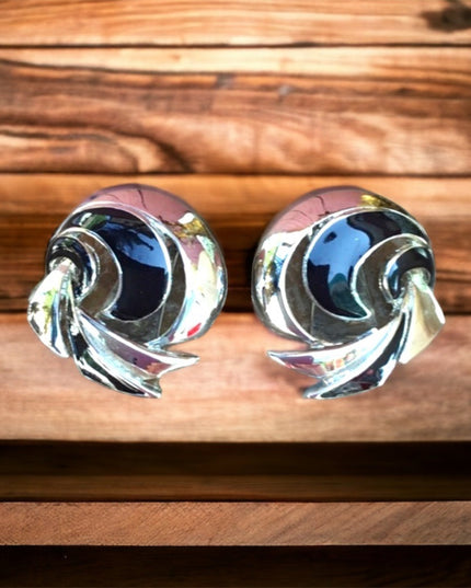 Vintage silver finish & black enamel clip on earrings swirl deaign