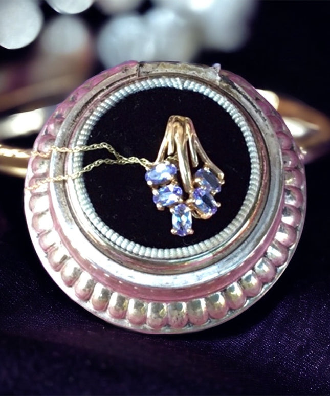10k solid gold tanzanite stone pendant on 10k gold chain