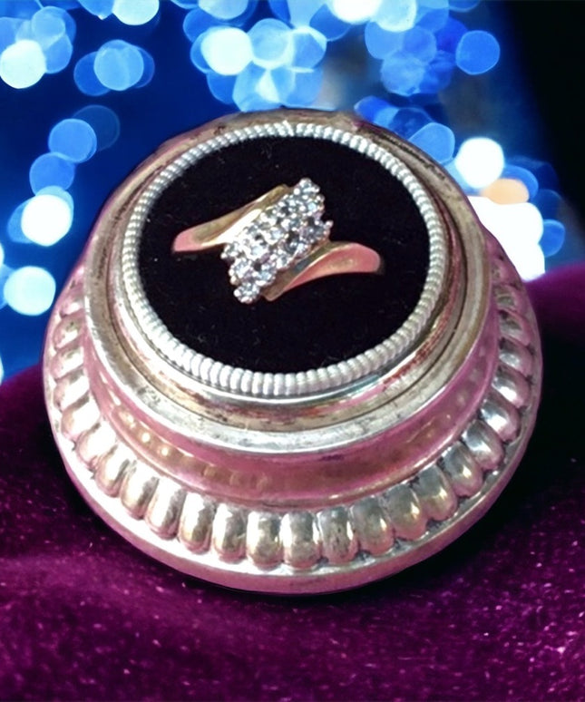 Vintage 10 gold diamond ring sz 6 3/4  cluster