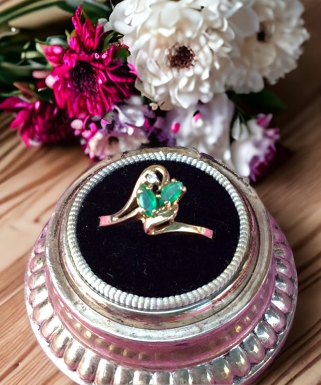 Vintage 10k gold diamond & emerald ring Sz 6.5