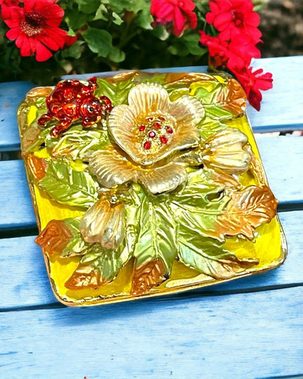 Clam shell Enameled Flower frog clam shell trinket jewelry box yellow gold