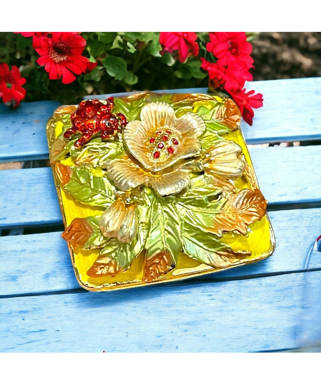 Clam shell Enameled Flower frog clam shell trinket jewelry box yellow gold