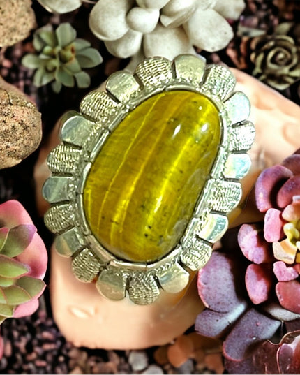 Vintage 1950s Southwestern Native Sterling silver 925 Tiger eye ornate ring