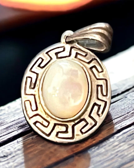 Vintage sterling silver 925 Mother of pearl ornate etched Navajo oval pendant