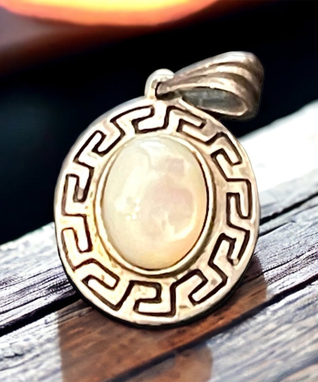 Vintage sterling silver 925 Mother of pearl ornate etched Navajo oval pendant