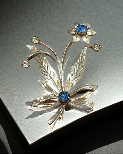 Vintage 1940s Ornate etched sterling silver 925 flower blue crystal brooch