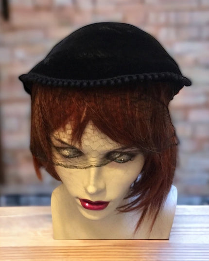 Vintage 1940s Velvet Facinator Black hat
