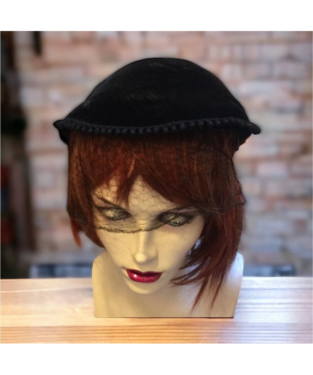 Vintage 1940s Velvet Facinator Black hat