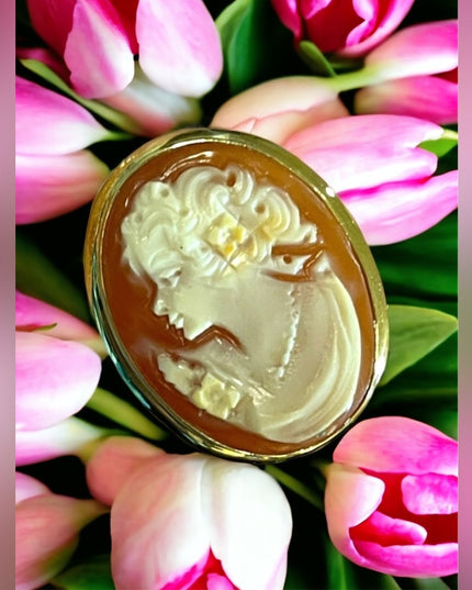 14k gold Italy large Carved cameo shell ring