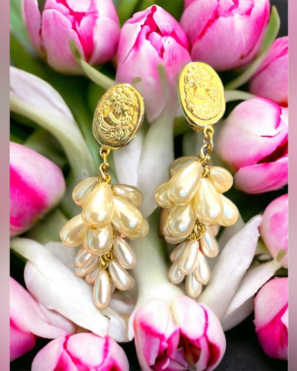 Vintage 1980s cameo gold finish faux pearl dangle earrings clip on