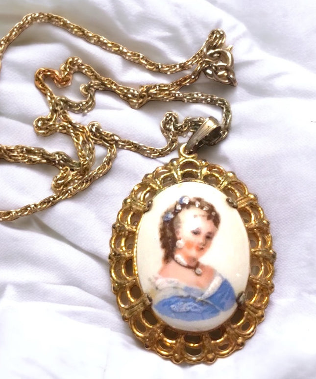 Vintage Limoges France pendant Necklace 1.5” Ceramic cameo
