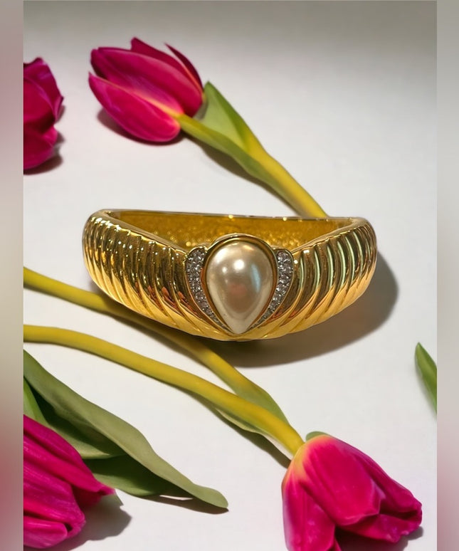 Vintage 1980s Gold finish faux pearl crystal Bangle BUTLER fifth ave