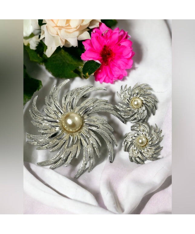 Stunning Vintage Sarah Coventry Starburst LG brooch & earrings SET silver pearl