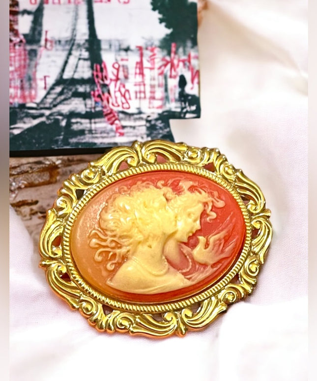 Vintage gold finish large 2 ladies resin cameo brooch