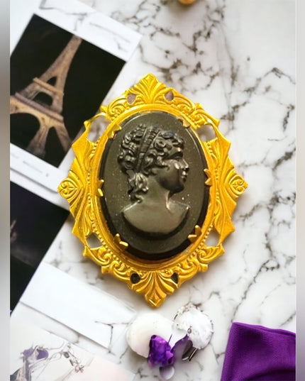 Vintage 1950s GP Resin Cameo ornate brooch