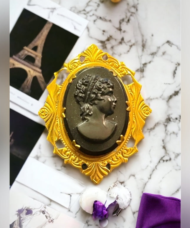 Vintage 1950s GP Resin Cameo ornate brooch