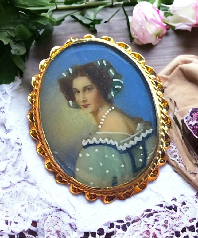 Vintage 14k Gold hand painted Cameo pendant brooch