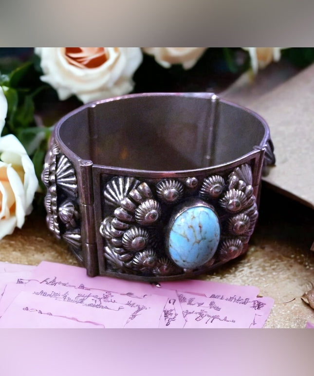 VTG Turquois Silver Ornate bangle bracelet Southwestern Mexico ornate efched