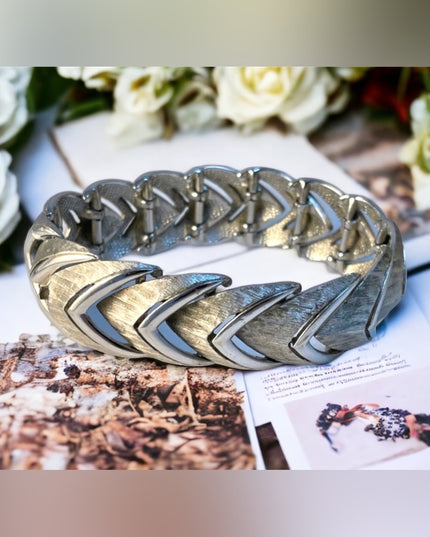 Silver matt finish 8.5” heavy vintage chunky bracelet arrow deaign chevron