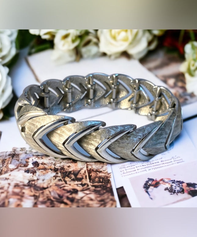 Silver matt finish 8.5” heavy vintage chunky bracelet arrow deaign chevron
