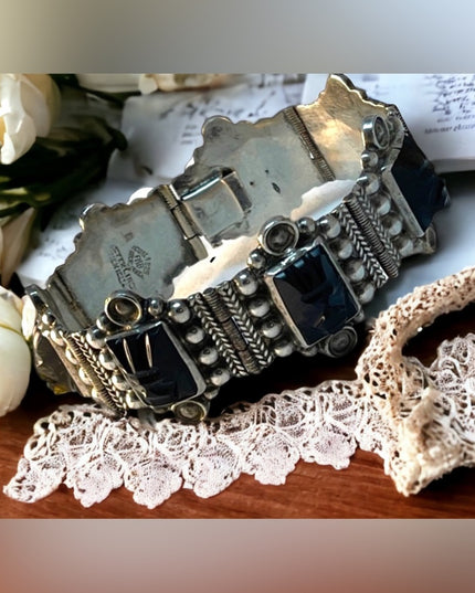 Vintage 1960s Sterling  black onyx Aztec bangle bracelet Mexico